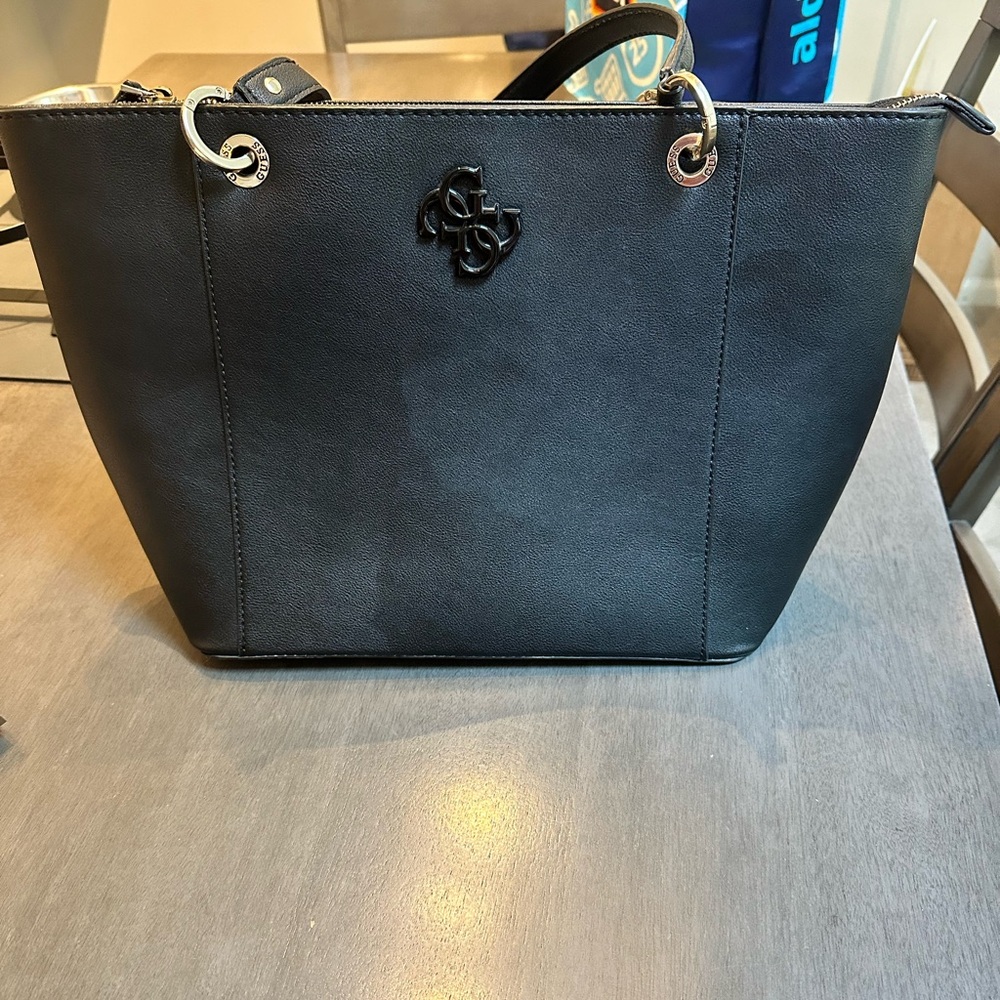 GUESS PURSE